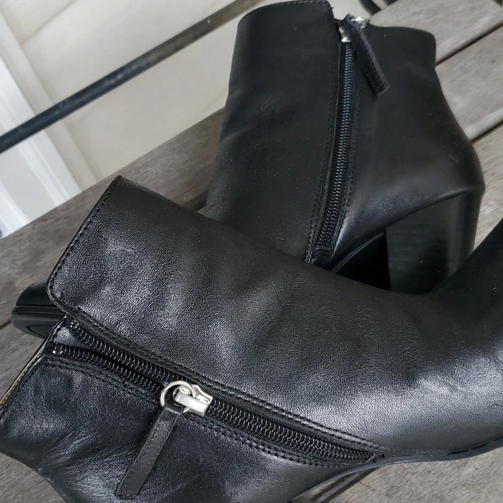Adrienne Vittadini AV-Beah Women's Black Ankle Leather Boots - Size 6